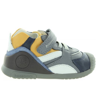 Baby boy with arches supportive sneakers 
