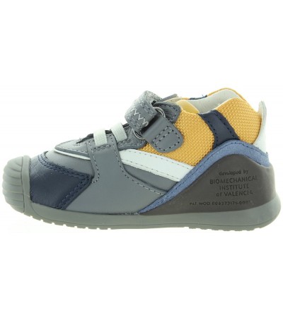 Baby boy with arches supportive sneakers 