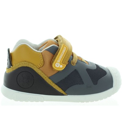 Ankle high boys ortho sneakers from Spaun Ankle high boys ortho sneakers from Spaun