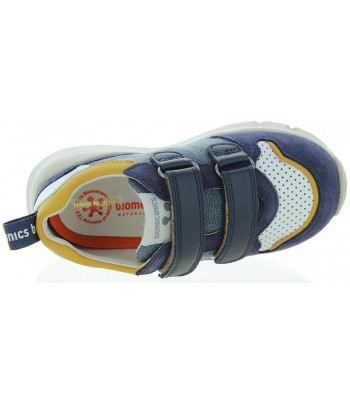 Shoes for wide feet and high instep in boys