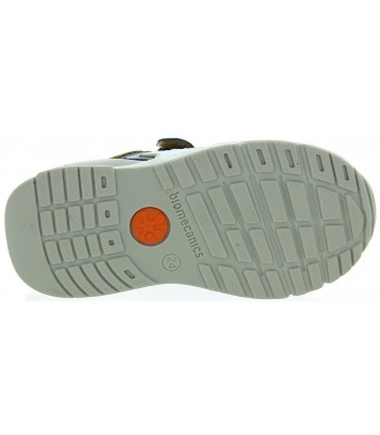 Shoes for wide feet and high instep in boys