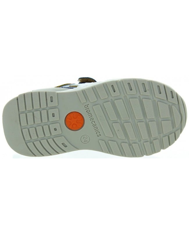 Shoes for wide feet and high instep in boys