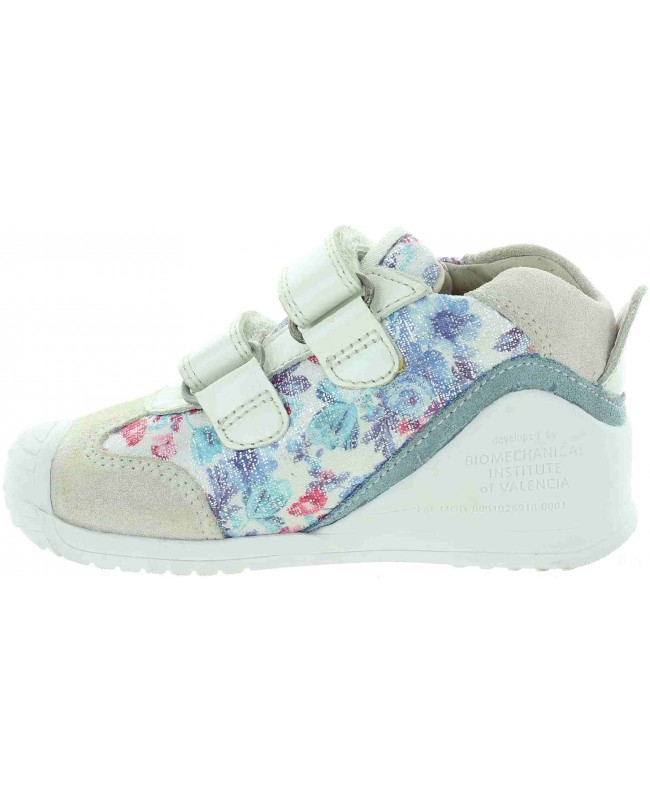 Sneakers for toddlers with deformed ankles and pigeon toes 