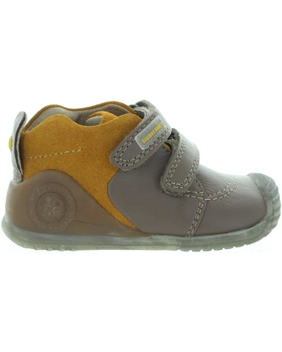 Babies special brown shoes with arches 