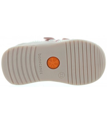 Walking baby sneakers that are soft leather 