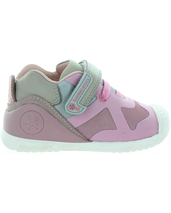 Sneakers for kids ith soft soles 