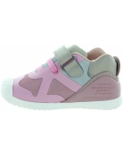 Sneakers for kids ith soft soles 