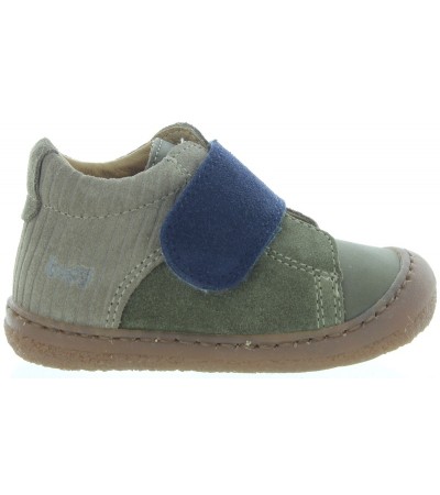 Sneakers for baby learning to walk and stand with soft soles