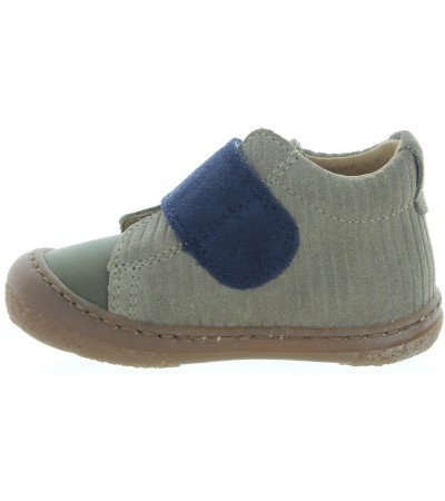 Sneakers for baby learning to walk and stand with soft soles