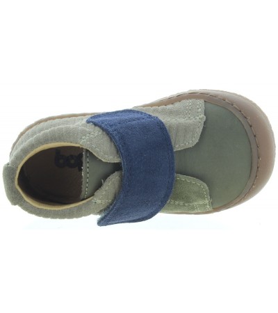 Sneakers for baby learning to walk and stand with soft soles