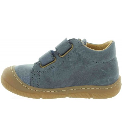 Leather sneakers high tops for a toddler 