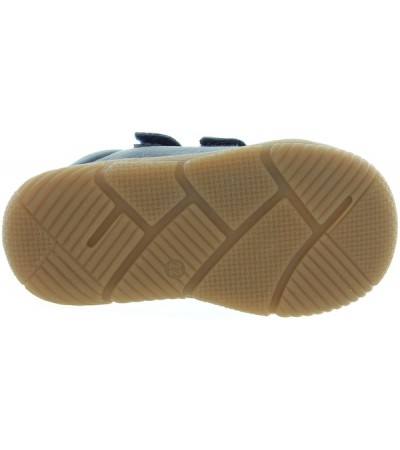 Leather sneakers high tops for a toddler 
