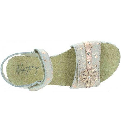 Sandals for flat feet that are special