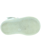 Special beige dress shoes for a baby girl 