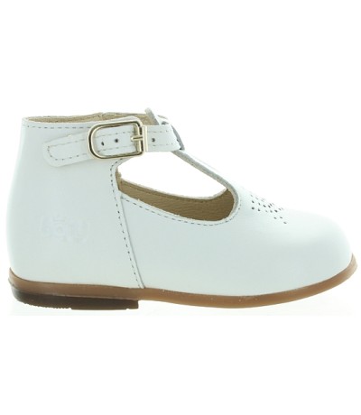 White dress shoes for a baby girl 