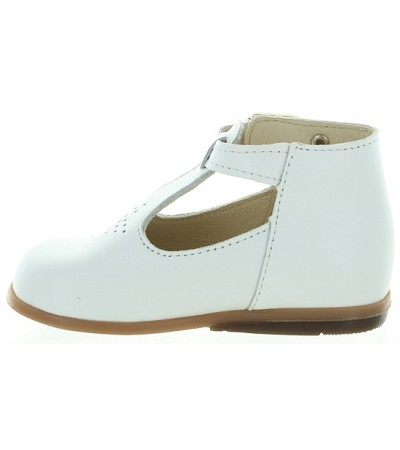 Dress shoes for a baby girl in white leather 