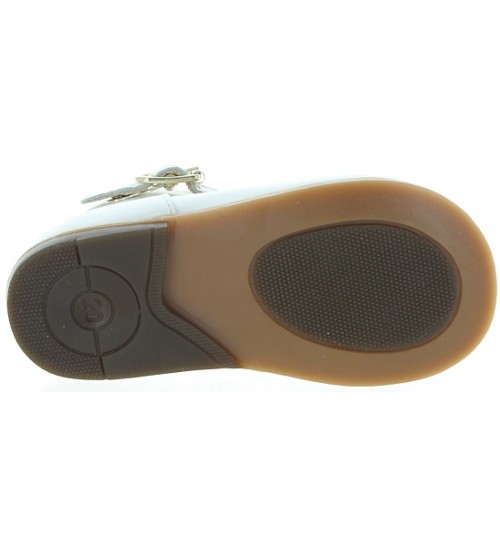 Dress shoes for a baby girl in white leather 