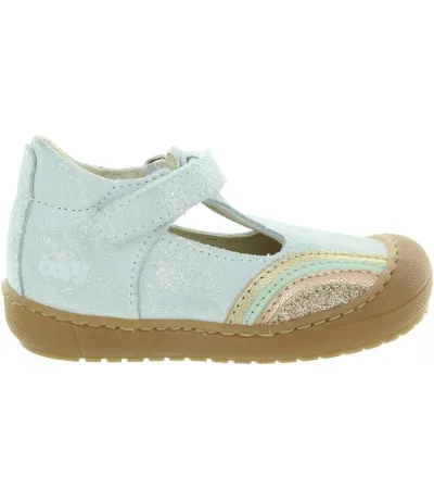 Special shoes for flat feet with orthopedic arch 