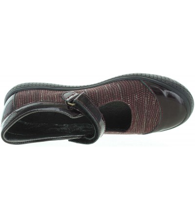 Girls shoes for Fall that are durable 