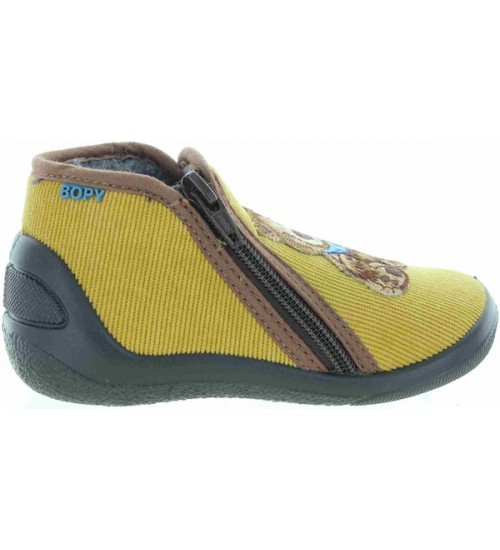 Boy with wide feet best slippers 