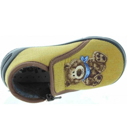 Boy with wide feet best slippers 