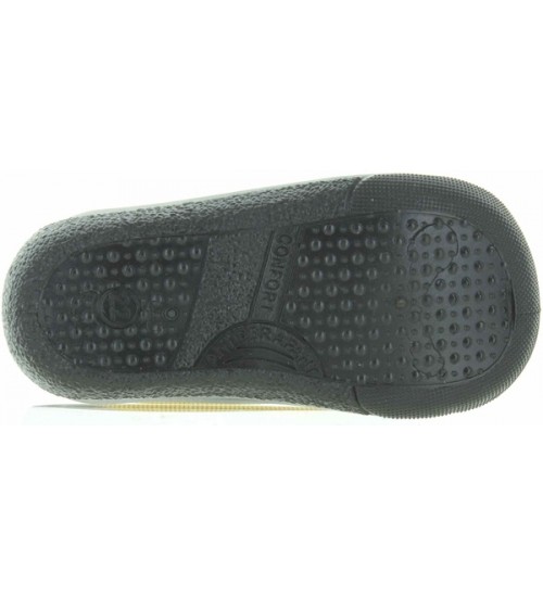 Boy with wide feet best slippers 