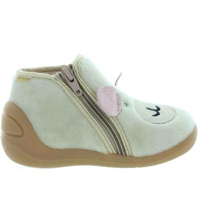 Weak ankles in kids bedroom slippers 