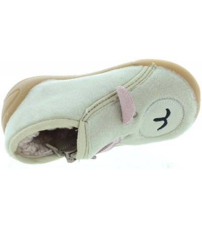 Weak ankles in kids bedroom slippers 