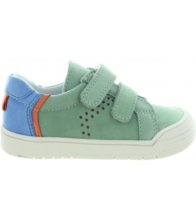 Shoes for a toddler with good arch flexible