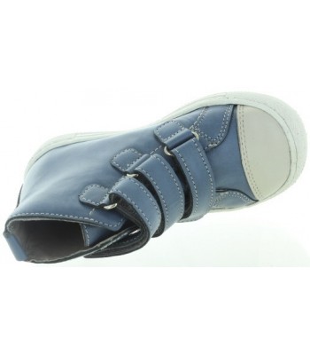 Pronation preventive stiff soled boots for children