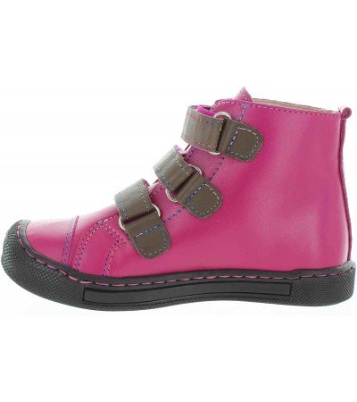 Boots for kids with sturdy heel 