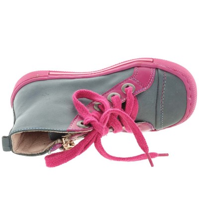 Sneakers for kids to stop foot pain