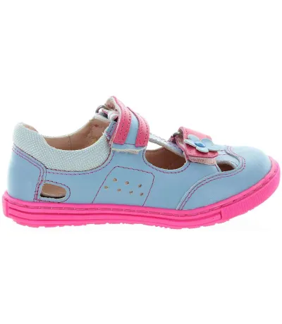 Girls sandals with closed heel