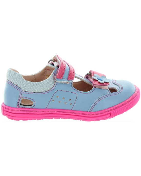 Girls sandals with closed heel