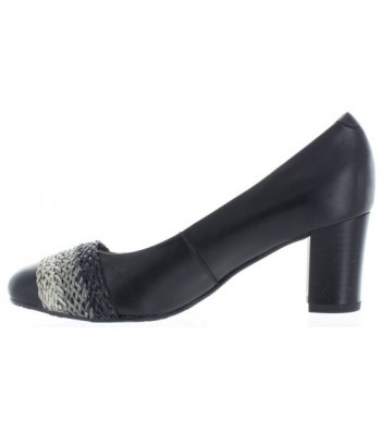 Leather comfort footwear for women in black leather 