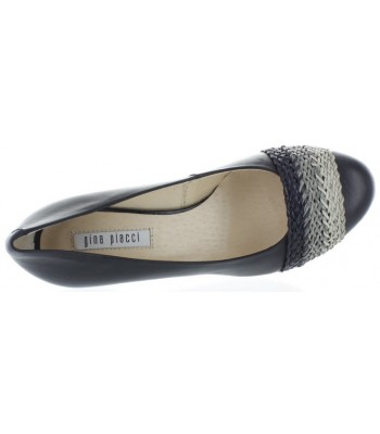 Leather comfort footwear for women in black leather 
