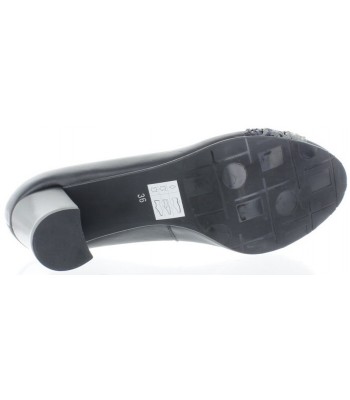 Leather comfort footwear for women in black leather 