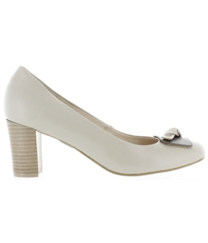 Comfortable quality heels out of beige smooth leather