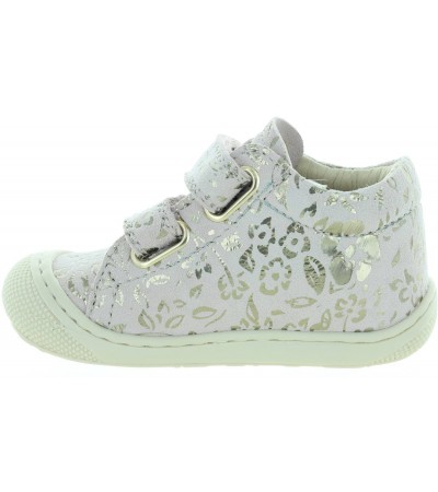 Sneakers for a girls with soft soles 