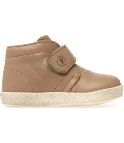 Flexible beige boys boots with support 