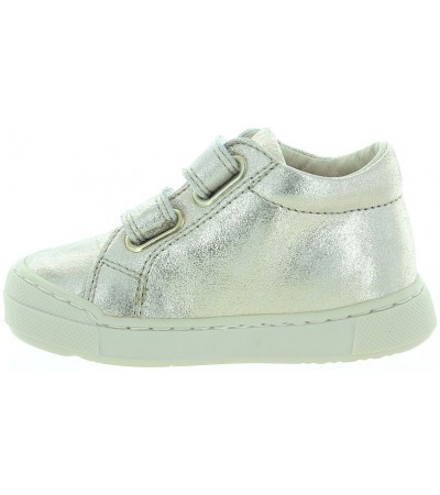 Best sneakers for girls with support for flat feet 