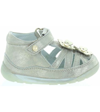 Baby sandals with closed toes with good arches 