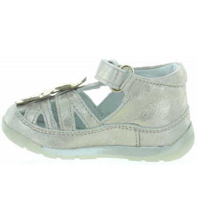 Baby sandals with closed toes with good arches 