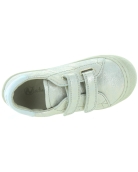 Good sneakers for kids with flat feet 