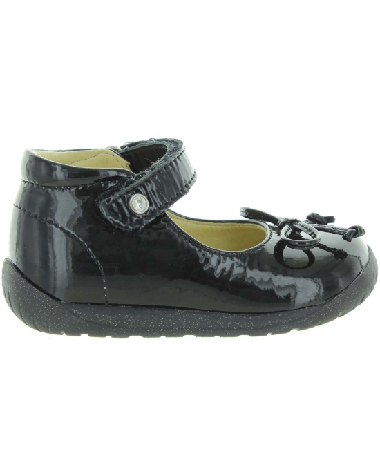 Baby feet fat on top shoes 