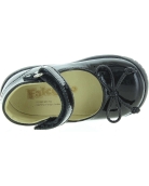 Baby feet fat on top shoes 