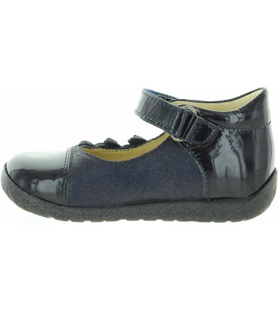 Advised footwear for new walkers 