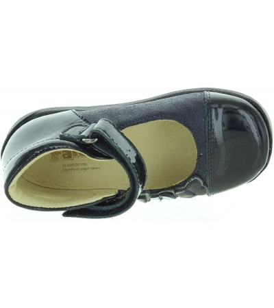 Advised footwear for new walkers 