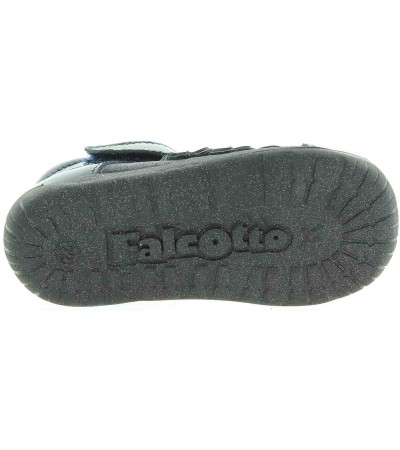 Advised footwear for new walkers 