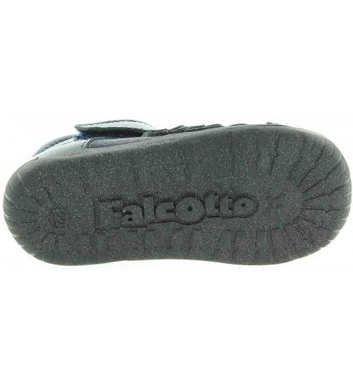 Advised footwear for new walkers 